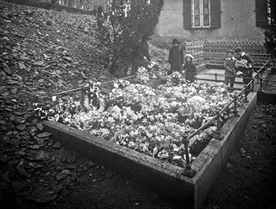 Grave with children commissioned by Mr Medlycott, Portlaw 1913