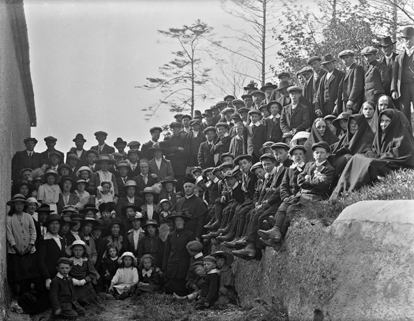 Group of children commissionsed by Rev. Fr. Coghlan 1915